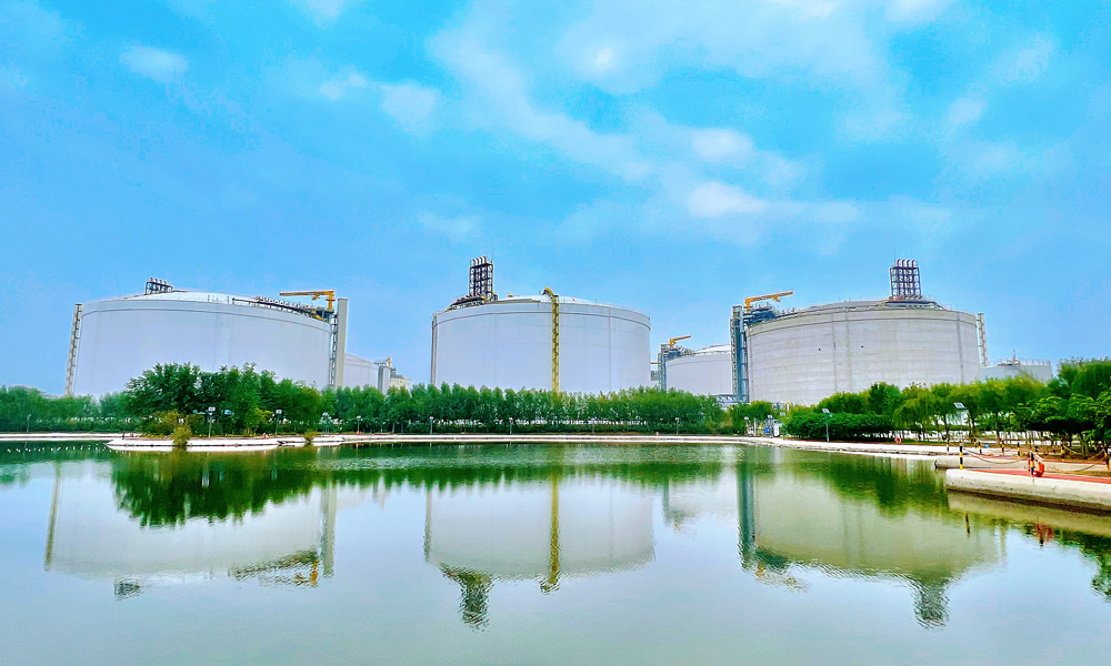 中国石化天然气分公司天津LNG接收站二期项目建设现场。