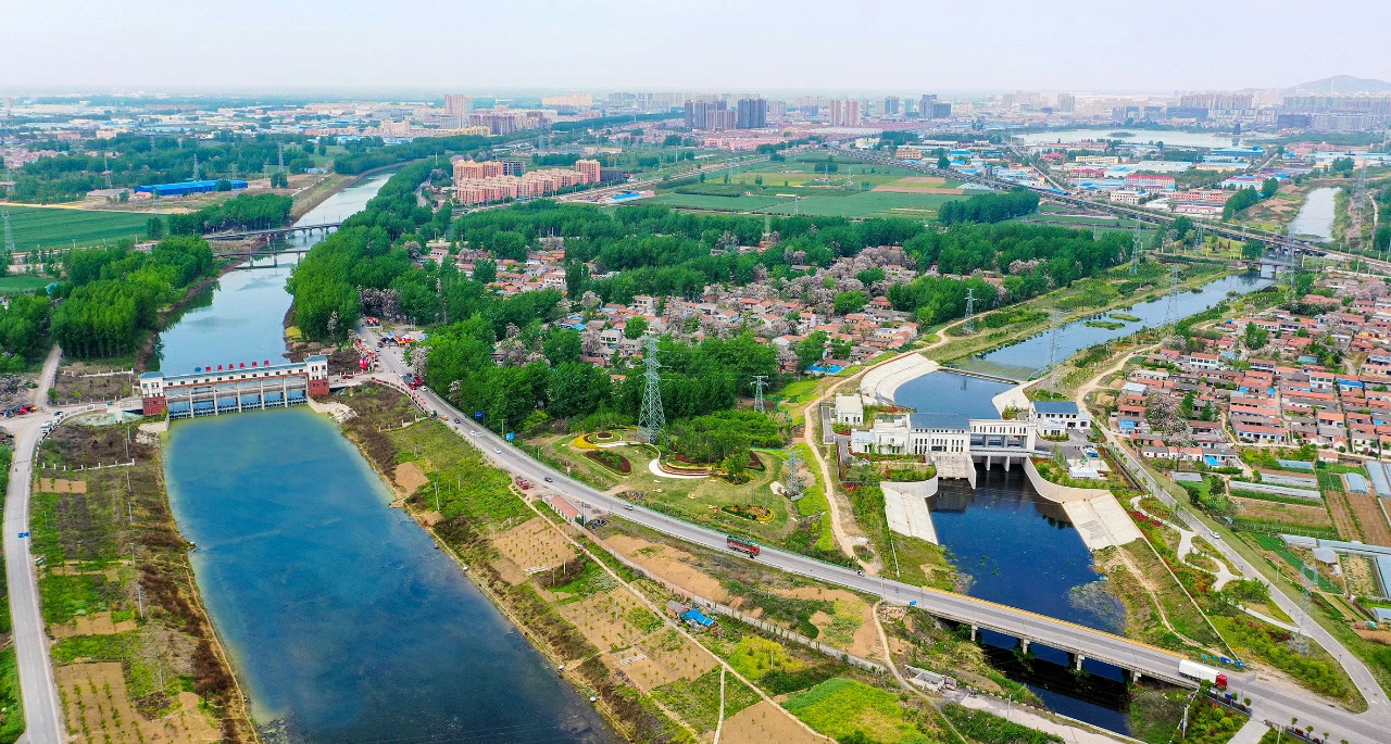 近日，由中国建筑旗下中建八局承建的淮北市城乡供水一体化地表水源工程竣工。项目通水后标志着淮北市将告别依赖地下水的历史，两百万城乡居民共饮地表优质水的梦想成为现实。