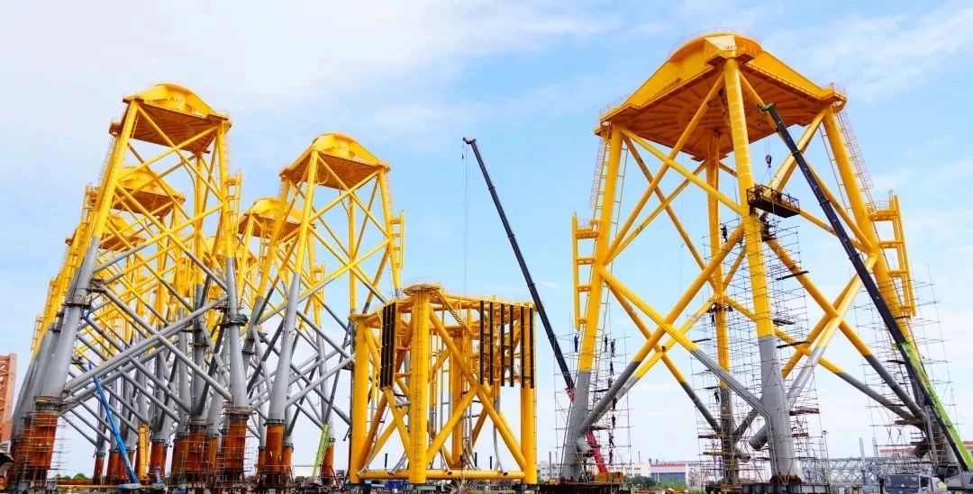 作为面向国家海洋强国战略和高端海洋装备长寿命、高可靠性需求的重大科研基础设施，该平台可为海上风电、船舶海工、海洋新能源等领域的海工装备提供最接近真实服役环境的加速老化试验与评估服务，助力结构设计、选材和工艺优化，显著提升海工电气装备的服役寿命与可靠性，降低运维成本和安全风险。