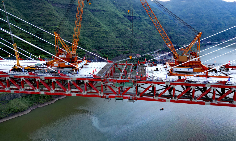 宜攀高速新市金沙江特大桥建设现场。