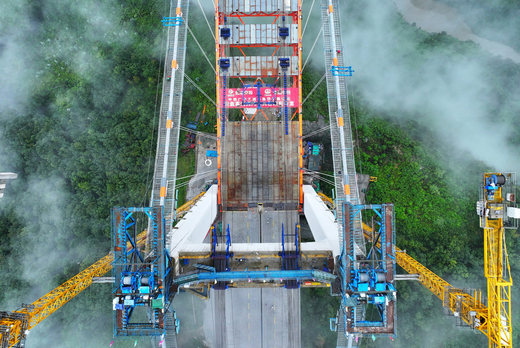 这是9月23日拍摄的天门特大桥（无人机照片）。新华社记者 刘续 摄