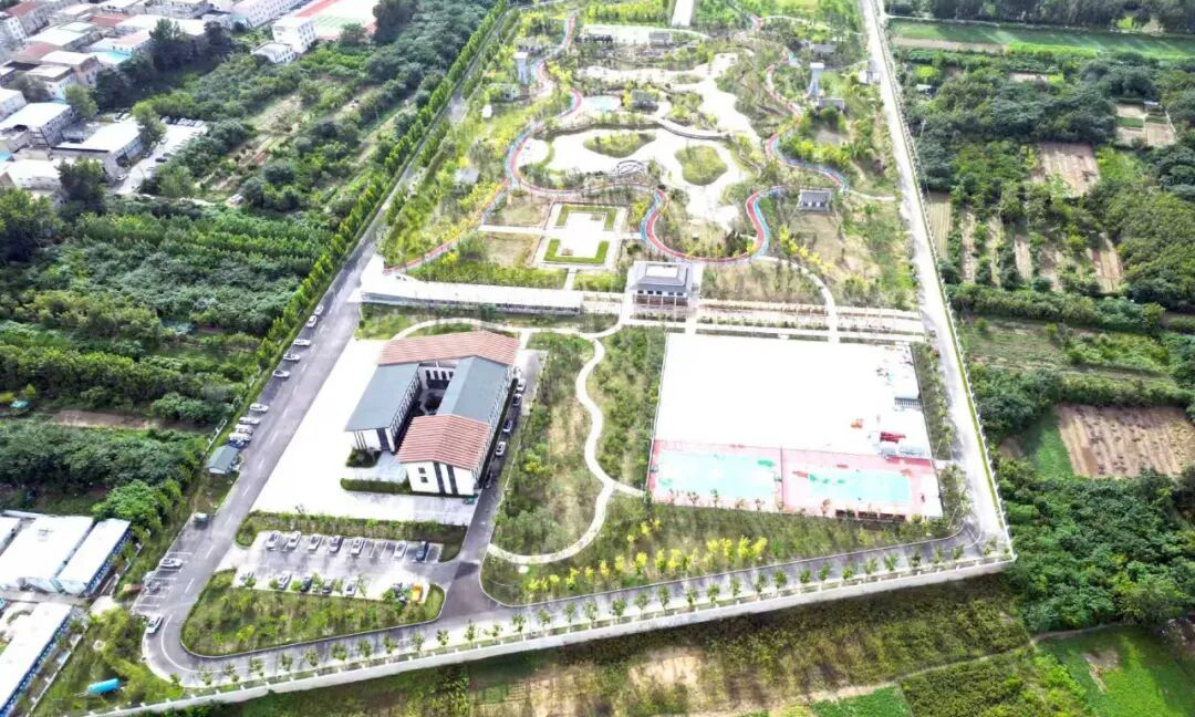 由中国建筑旗下中建五局承建的郑州南曹污水处理厂干管项目，是河南省首座全地下式污水处理厂，项目位于河南省郑州市，每日可处理10万吨生活污水，服务面积覆盖二七区、南部片区、管南片区约145平方公里，可有效缓解区域污水排放压力，改善区域水环境质量。