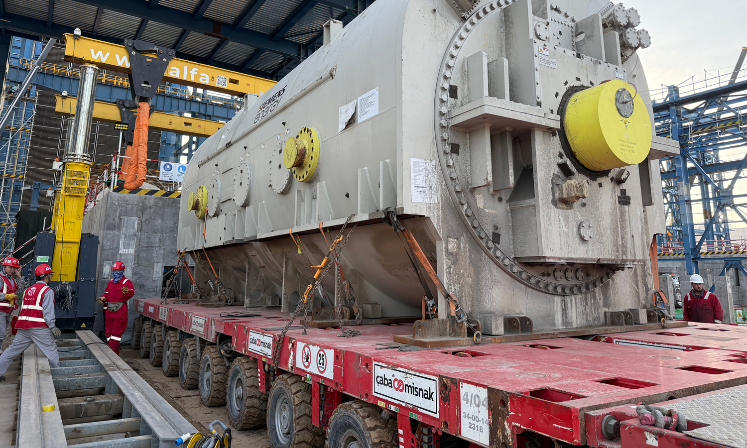 面对极寒环境，项目团队采取全程恒温防护与实时监控的双重保障，24小时紧盯设备状态，确保精密部件在低温下安然无恙。