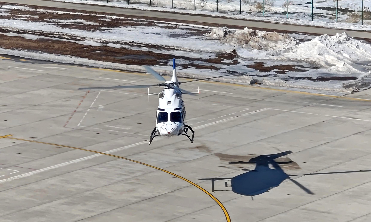 据了解，局方审定试飞是型号审定核心技术验证环节与法定必经程序，将全面验证直升机飞行性能、操纵特性、结构强度、系统功能及安全可靠性，试飞数据与结论是民航部门核发型号合格证的关键技术依据，对型号取证具有里程碑意义。本次审定试飞还包含电磁兼容、近地面操纵特性等科目。