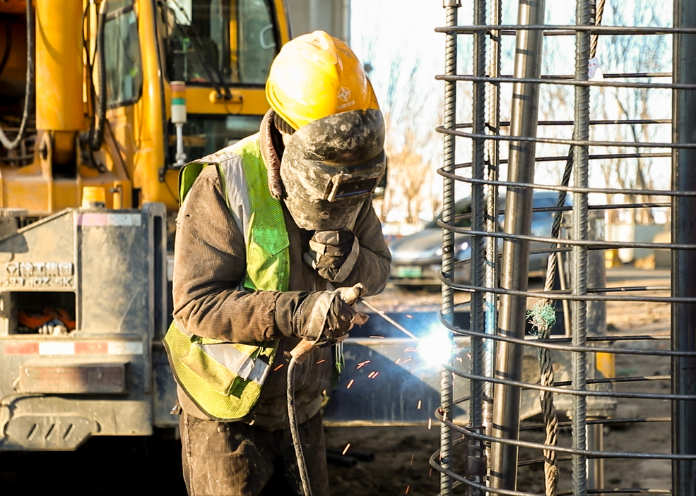 京津塘高速是连接京津冀的交通纽带。京津塘高速（天津段）改扩建工程完工后，将进一步强化京津冀三地交通联系，提升天津港集疏运效率，推动运输通道向经济走廊转型，为区域协同发展注入强劲动能。