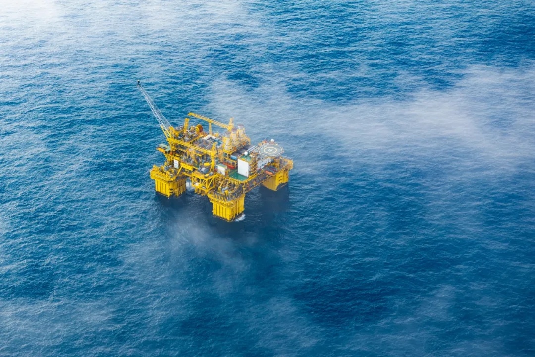 俯瞰“深海一号”生产平台.jpg 俯瞰“深海一号”生产平台.jpg